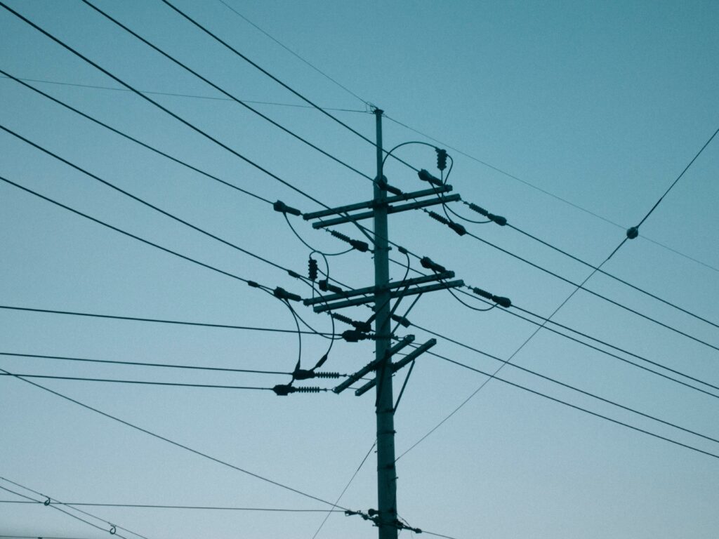 Ile wynosi odszkodowanie za słup energetyczny na działce